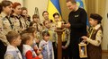 Пластуни принесли до мерії Вифлеємський вогонь миру