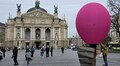 У Львові перед Оперним театром на місяць встановлять “Бульбашку” Володимира Семківа 