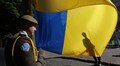 Львів відзначає День Конституції: у центрі міста урочисто підняли національний стяг