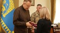 Дев’ятьом родинам полеглих захисників у мерії Львова вручили державні нагороди
