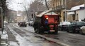 Вночі вулиці Львова прибирали 69 спецмашин, зараз працюють мотоблоки та двірники