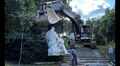 У Брюховичах демонтували радянський пам’ятник: скульптуру перемістять до музею «Територія Терору»