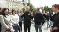 Символ підтримки України: майже шестиметрова скульптура триматиме Львівську оперу все літо