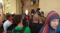 Невідомі особи виламали двері до міської ратуші та ввірвались всередину (3)