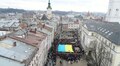 Виконання Гімну України на пл. Ринок з висоти пташиного польоту