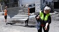 Комунальні служби другу добу ліквідовують наслідки російського обстрілу: усі дороги розчищені, вікна і балкони закриті