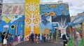 У Львові біля дитячого майданчика з'явився 20-метровий стінопис: фото до та після