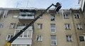 Комунальники у Львові очистили від буруль дахи понад 150 будинків: пішоходів закликають бути обережними