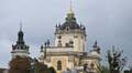 У Львові на купол собору Святого Юра повернули відреставрований історичний хрест (відео)