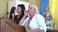 Молодики у футболках Національного корпусу ввірвались у мерію, пошкодили вхідні двері та меблі