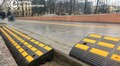 Паркування без бар’єрів: у Львові на одному з майданчиків паркомісця для маломобільних людей підвищують до рівня хідника