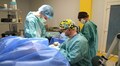 Знову рухає рукою: у Львові лікарі виконали хлопцеві реконструкцію променевого нерва