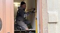 У будинку на вул. О. Степанівни, 24Б відновили каналізацію і укріплюють стіни, які були пошкоджені після обстрілу