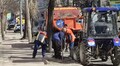 Вулиці Львова прибирають після зими: вже вивезли понад 110 машин бруду та піску