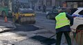 У Львові ліквідовують ями на дорогах гарячим асфальтом