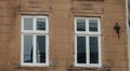 У Львові в історичному будинку два пластикові вікна замінили на дерев’яні