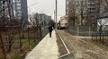 На вул. Орільській облаштували доріжку для пішоходів: 100-метровий хідник відремонтували з дотриманням вимог доступності