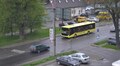 Жінку, яка впала при виході з автобуса, лікарі відпустили додому