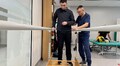 Боєць зі значиним пошкодженням мозку знову вчиться ходить завдяки наполегливості батька і лікарів центру UNBROKEN