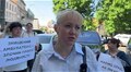 Мешканці Великих Грибович пікетують обласну раду, щоб відстояти в селі амбулаторії
