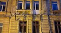 Фахівці обстежують будинок, де стався обвал балкона