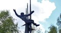У Львові демонтують пам’ятник космонавтиці (відео)