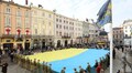 Сотні містян у центрі Львова урочисто заспівали Гімн України (фото/відео)