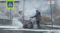 На вулицях міста працюють двірники і снігоприбиральна техніка
