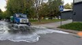 У Львові через спеку поливають дороги й трамвайні колії та обмежують в’їзд великовагового транспорту (відео)