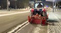 Комунальні служби продовжують вивозити накопичений сніг, очищати тротуари та підходи до будинків