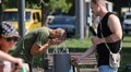 Пити багато води і одягати світлий одяг: 7 порад від лікарів, дотримуючись яких можна безпечно пережити спеку