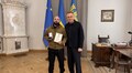 Мер Львова вручив відзнаку Головнокомандувача бійцю, який пережив полон