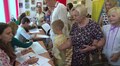 Міський голова Львова з дружиною та дітьми проголосували на виборчій дільниці