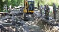 На Пагорбі Слави розпочали роботи з ексгумації радянських військових поховань: перші знахідки (відео)