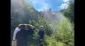 На місці загорання будівлі на вул. Сахарова працюють підрозділи ДСНС: пожежа локалізована