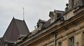Із 09:30 до 10:30 на вул. С. Бандери працюватиме автовишка — зніматимуть нависаючі аварійні елементи з даху будинку