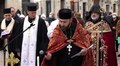 Впродовж дня охочі можуть набрати свяченої води з резервуару на площі Ринок