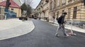 Біля входу до військово госпіталю облаштовують комфортний і доступний простір для захисників