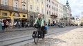 Мер Львова зустрівся з 70-річним лікарем, який приїхав на велосипеді із Франції до Львова (відео)
