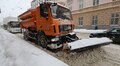 На вулицях Львова працює понад 90 одиниць снігоприбиральної техніки та півтори тисячі двірників
