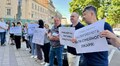 Мешканці Великих Грибович пікетують обласну раду, щоб будівлю амбулаторії передали в комунальну власність Львівської громади (відео)
