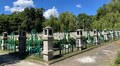 Напередодні свята Зіслання Святого Духа кладовища Львівської громади прибирають від сміття і обкошують доріжки