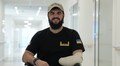 У центрі UNBROKEN допомагають відновитись воїну, який втратив руку, частково зір та отримав важке поранення ноги