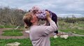 «Я справжня незламна матуся, яку не зламала ані війна, ані обставини, в яких опинилась», – мама трьох дітей з Лисичанська, яка евакуювалась до Львова