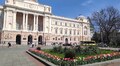 Дві тисячі тюльпанів розквітли біля університету ім. І.Франка
