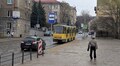 Трамваї вже зупиняються на новій зупинці на вул. Мечникова - біля поля почесних поховань захисників