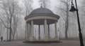 Синоптики попередили, що густий туман у Львові триматиметься весь день