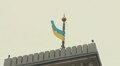 На знак скорботи за загиблими військовими на вежі міської Ратуші приспустили прапор