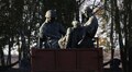 У Львові з Пагорбу слави демонтували три радянські пам’ятники: скульптури поповнять експозицію музею «Територія терору» (відео)