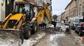 На вул. Пекарській ліквідовують витік води: частину вулиці тимчасово закрили для руху транспорту